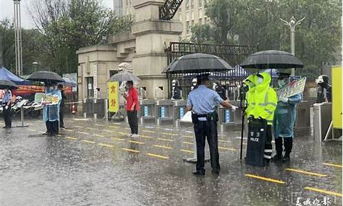 哪个地方在下暴雨,哪里下暴雨高考推